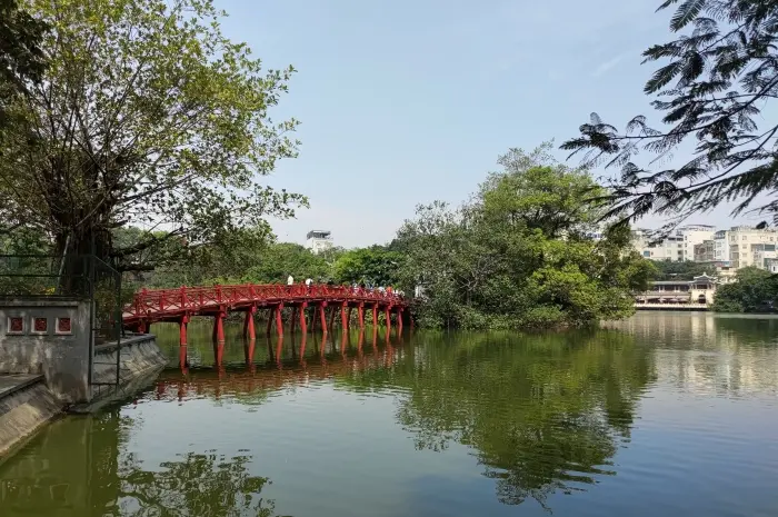 Kuil Ngoc Son, Warisan Sejarah dan Keindahan Arsitektur di Hanoi